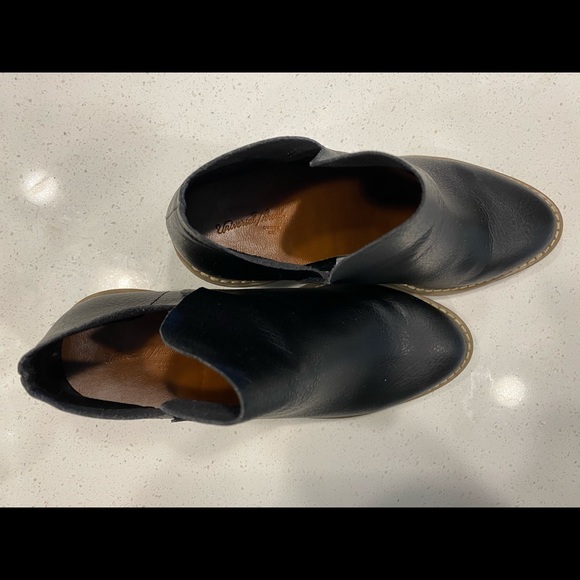 Universal Thread Size 7.5 Booties - Picture 4 of 4